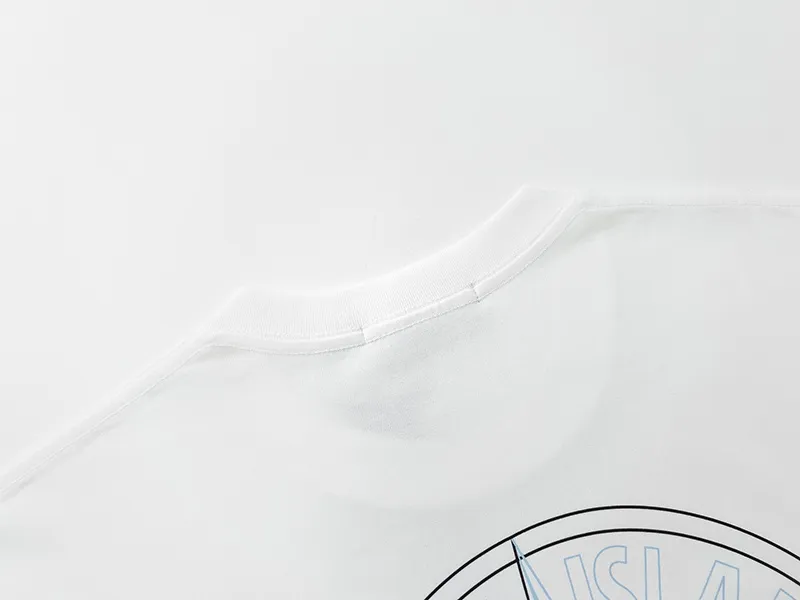W668#P110💰 Popular item on the platform [Stone lsland/Stone Island compass armband printed short-sleeved T-shirt] ⚠️[Original creation with high control of details] -Made of 230g combed cotton 32-count double yarn, soft and comfortable to the touch, sweat-absorbent and breathable. -Simple basic and versatile style, original quality, the first choice for couples. -Made in a large factory, four needles and five threads on the shoulder, neat alignment, high quality workmanship. -Same style for men and women. Very versatile, one piece for everyone, the details are clearly visible. Color: White Size: M L